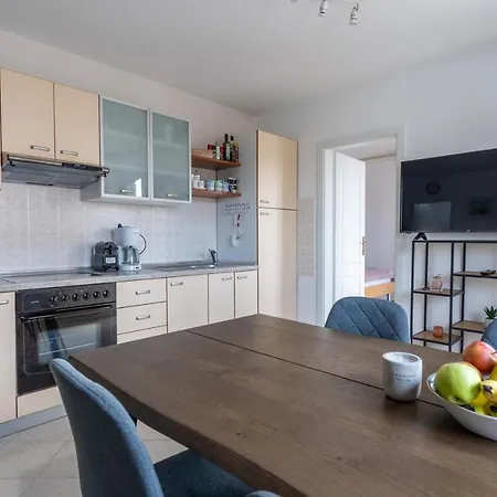 Charmante Fusslaeufig Zum In Apartment