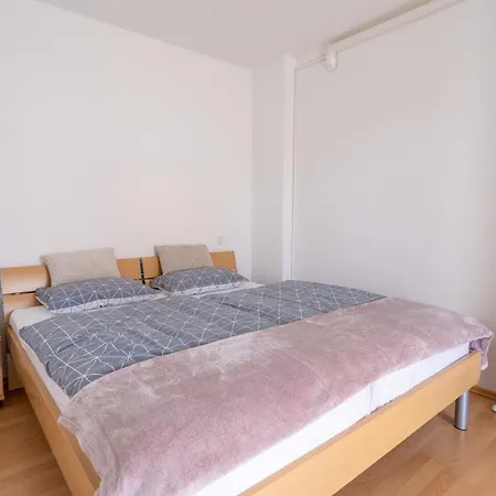 Charmante Fusslaeufig Zum In * Funtana