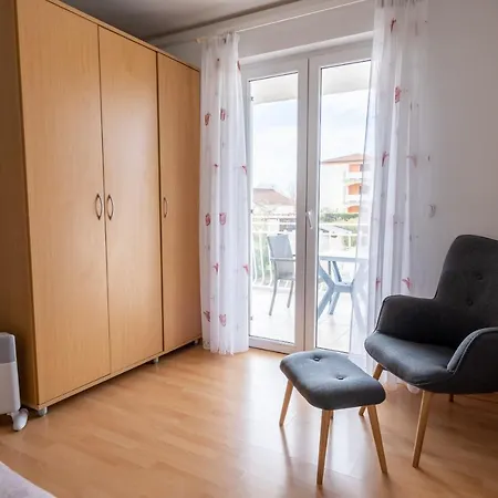 Charmante Fusslaeufig Zum In * Funtana